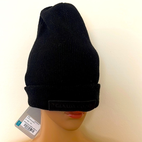 Canada goose 🔥❣️‼️emblem Beanie Tonal
This versatile, rib-knit beanie - Picture 4 of 6